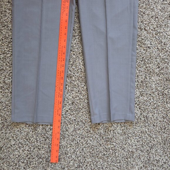 Haggar Men's Premium Classic Fit Flat Front Dress Pants Size 32X30 Gray Solid - Picture 4 of 9